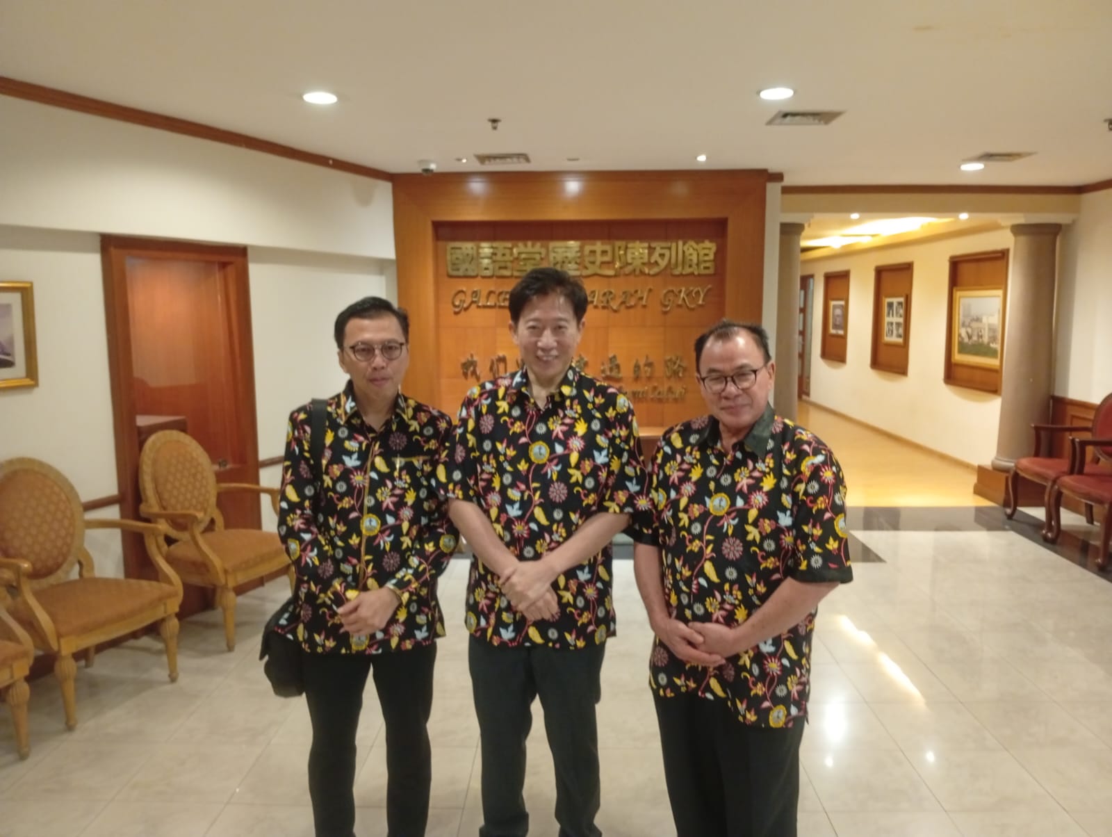 Handi Irawan (Tengah), Jolie J.A Rory (Kanan), Wahidin (Kiri)